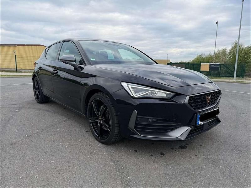 Second-hand Cupra Leon Basis 150 CP (110 kW) 2024 Negru Hatchback