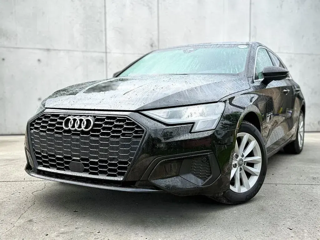 Używany Audi A3 Basis 116 KM (85 kW) 2020 Czarny Sedan/Limuzyna