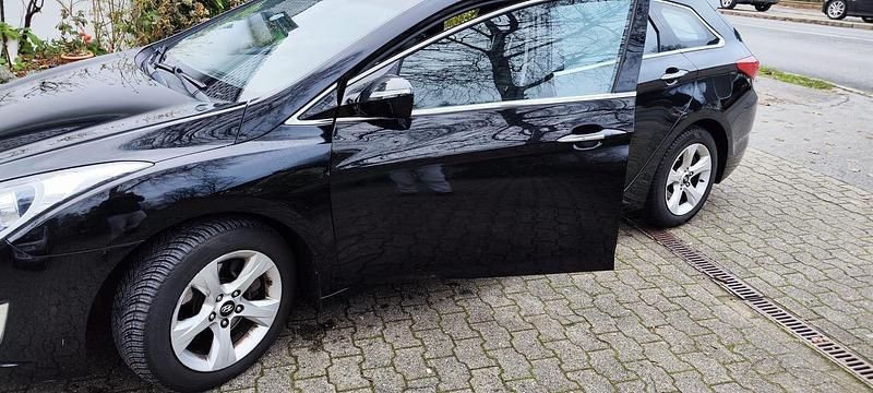 Gebraucht Hyundai i40 136 PS (100 kW) 2013 Schwarz Limousine