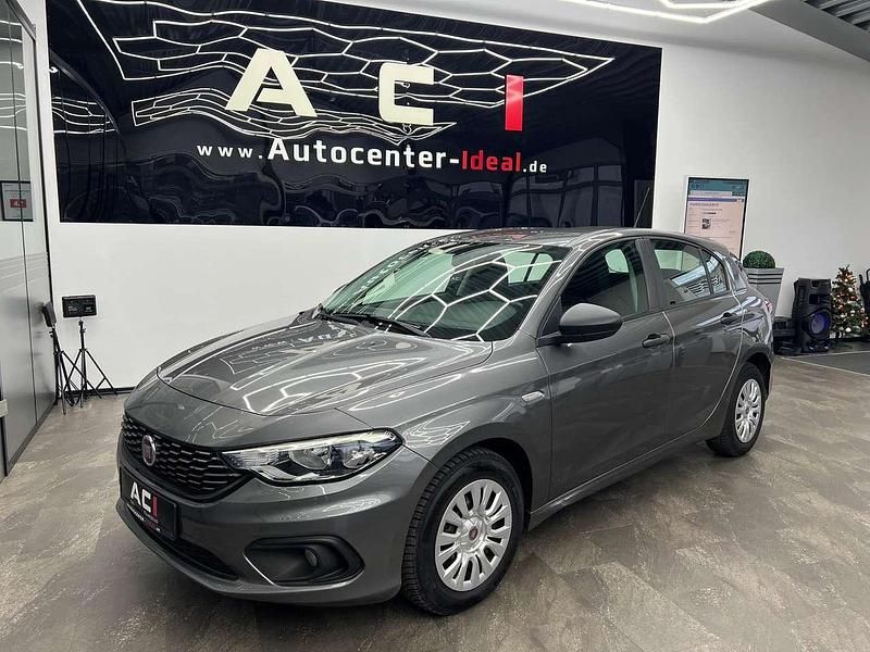Gebraucht Fiat Tipo Pop 95 PS (69 kW) 2016 Grau Kleinwagen
