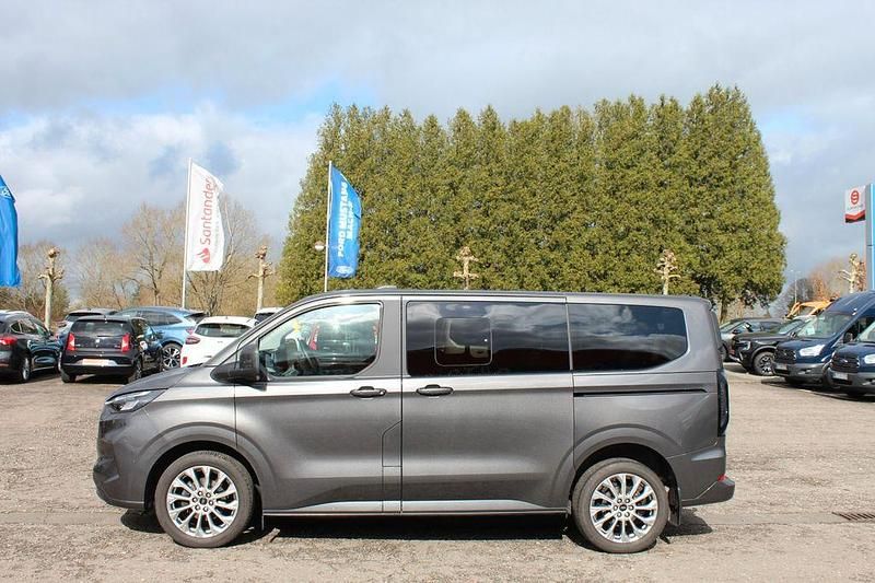 Gebraucht Ford Tourneo Titanium 170 PS (125 kW) 2024 Grau Van / Kleinbus