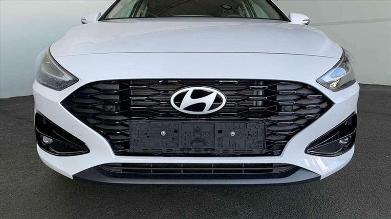 Neu Hyundai i30 101 PS (74 kW) 2025 Grau Kleinwagen