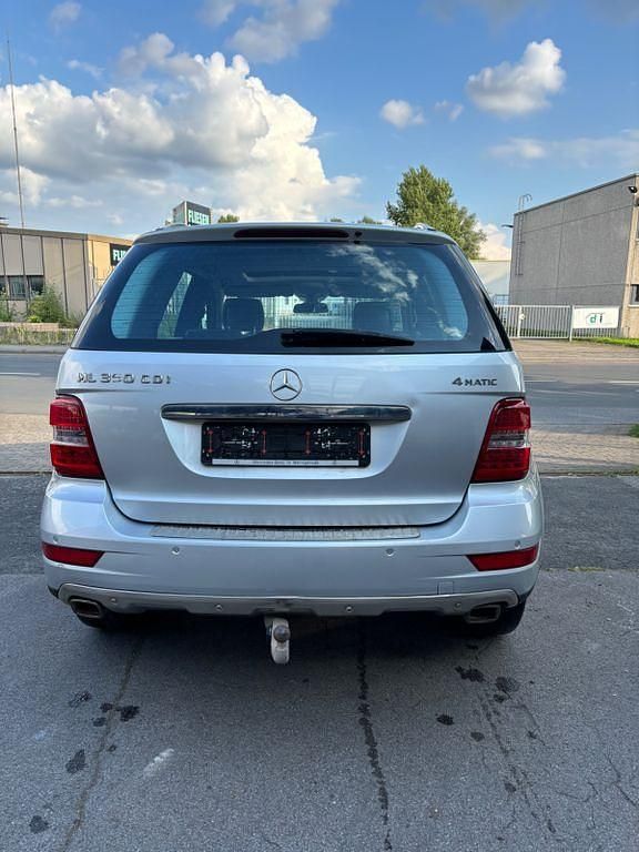 Gebraucht Mercedes ML350 231 PS (169 kW) 2011 Silber SUV