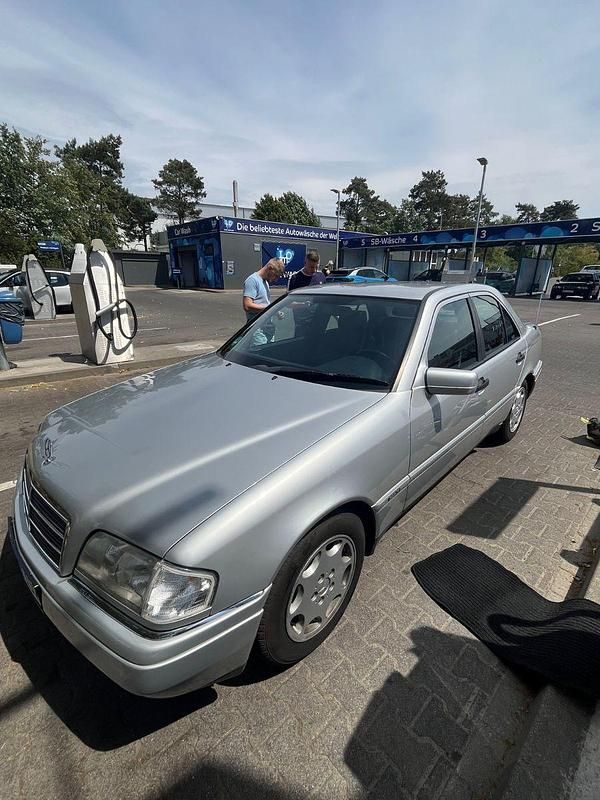 Gebraucht Mercedes C220 150 PS (110 kW) 1994 Silber Limousine