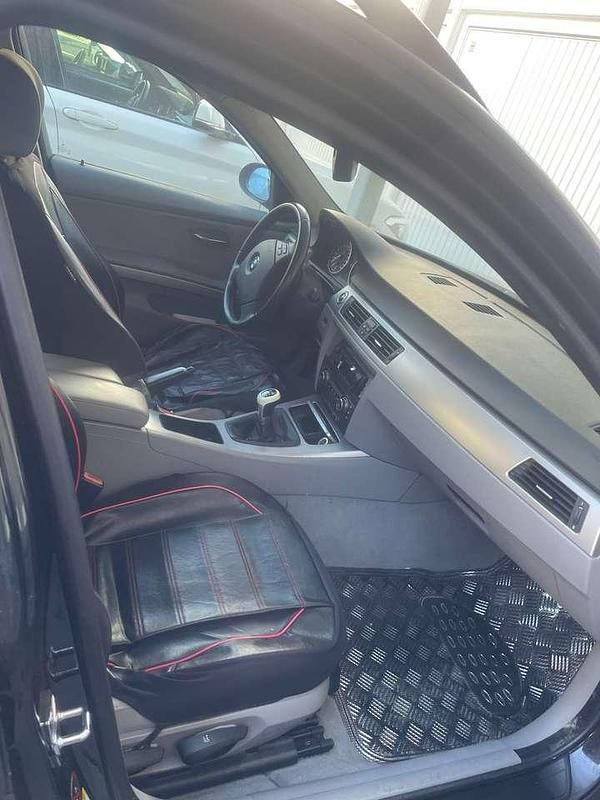 Gebraucht BMW 318 143 PS (105 kW) 2008 Schwarz Kombi