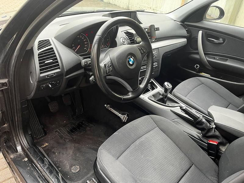 Gebraucht BMW 116 122 PS (89 kW) 2009 Schwarz Kleinwagen