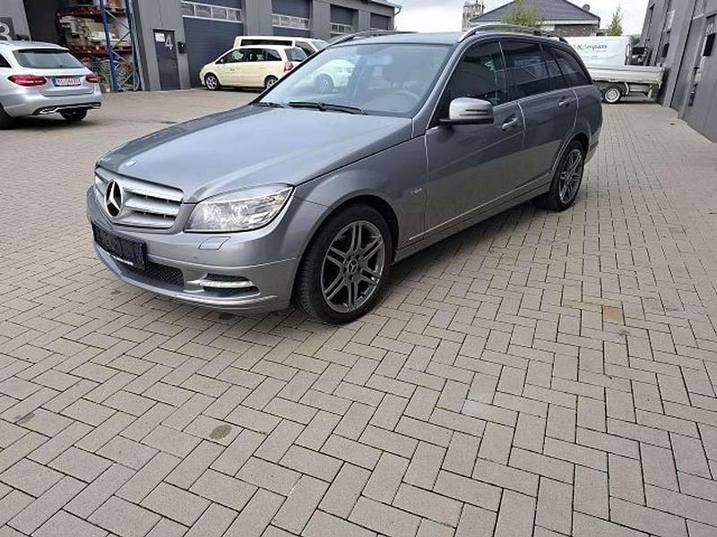 Palladiumsilber Gebraucht 2011 Mercedes C180 AMG Kombi | 11.590 € (Fairer Preis) - Bild 1/4