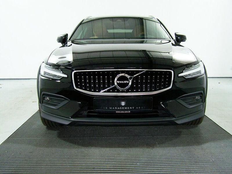 Gebraucht Volvo V60 CC Pro 197 PS (144 kW) 2021 Schwarz Kombi