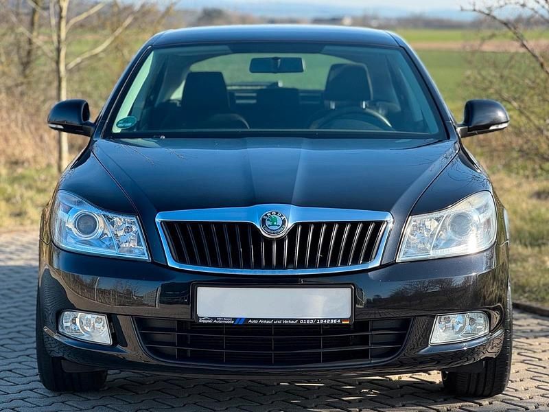 Gebraucht Skoda Octavia 122 PS (89 kW) 2010 Schwarz Limousine