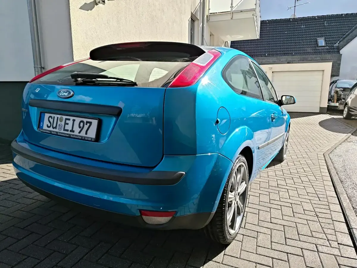 Second-hand Ford Focus 145 CP (106 kW) 2006 Albastru Hatchback