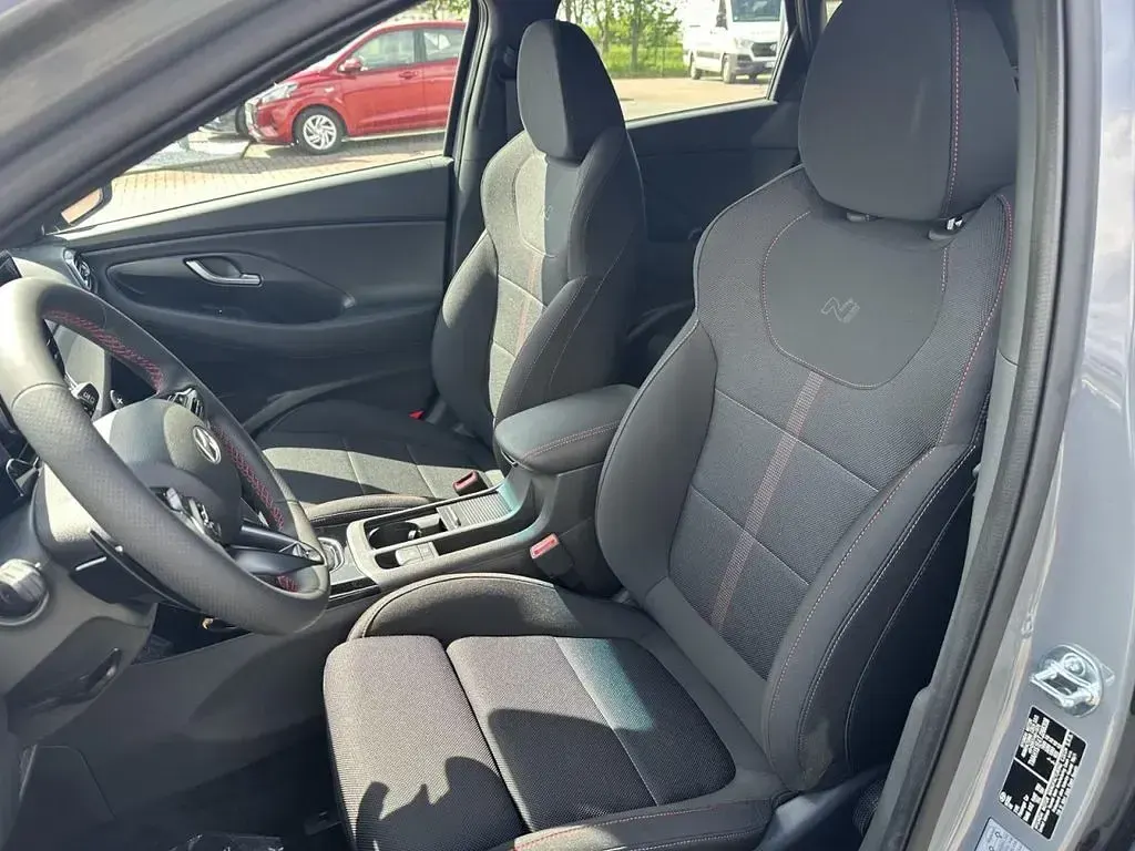 Neu Hyundai i30 N Line 150 PS (110 kW) 2026 Grau Limousine
