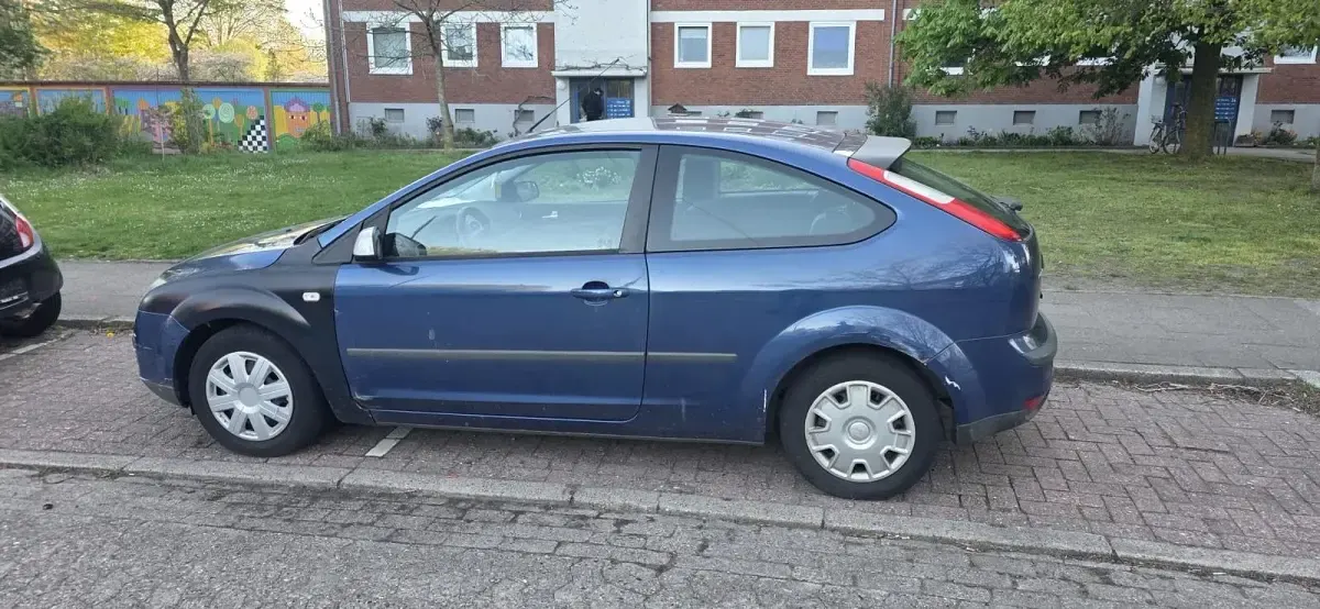 Używany Ford Focus 90 KM (66 kW) 2006 Niebieski Hatchback