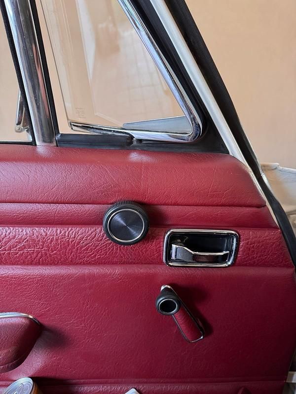 Gebraucht Mercedes W115 1971 Weiß Limousine