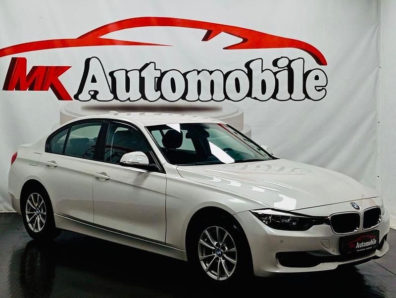 Weiß Gebraucht 2015 BMW 320 Limousine | 10.490 € (Guter Preis) - Bild 1/4