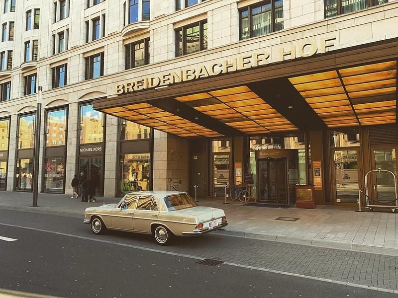 Beige Gebraucht 1968 Mercedes W108 Limousine | 19.999 € - Bild 1/3