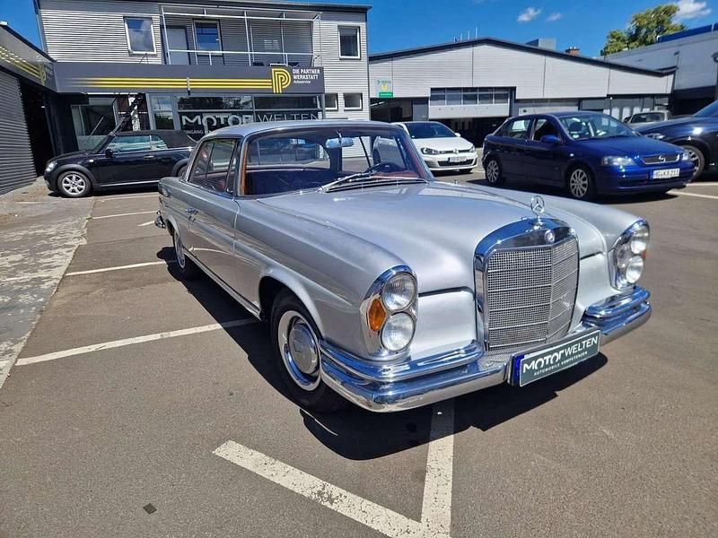Gebraucht Mercedes 250 150 PS (110 kW) 1966 Silber Coupé