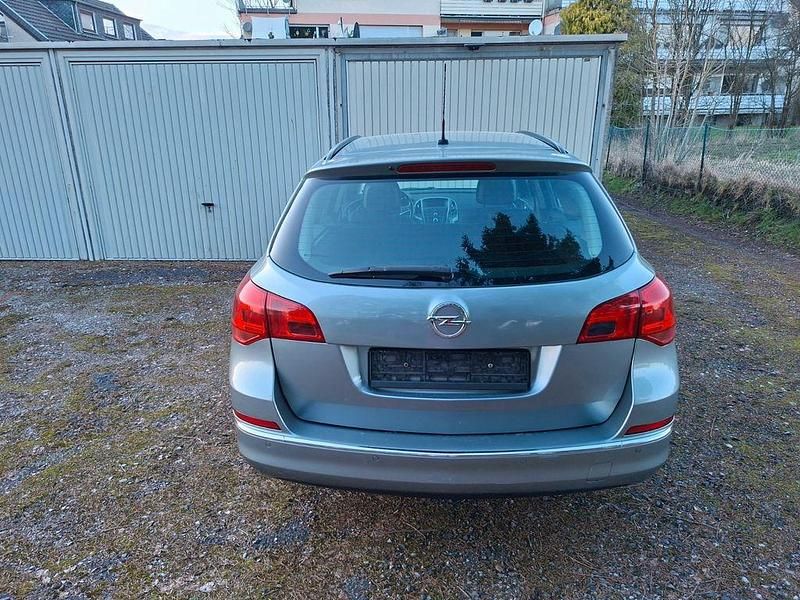 Gebraucht Opel Astra S 110 PS (80 kW) 2013 Silber Limousine