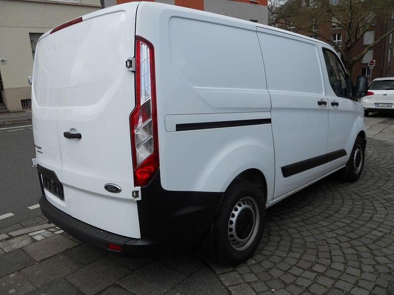 Gebraucht Ford Transit Custom 105 PS (77 kW) 2019 Weiß Van / Kleinbus