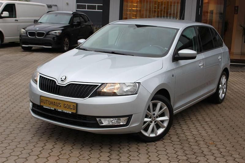 Silber Gebraucht 2015 Skoda Rapid Ambition Limousine | 10.900 € (Fairer Preis) - Bild 1/4