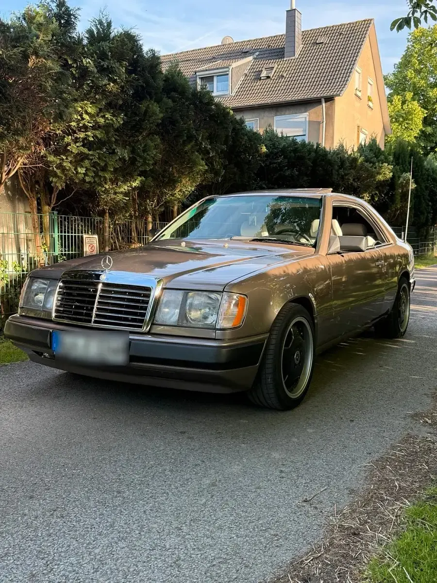 Gebraucht Mercedes E230 132 PS (97 kW) 1987 Braun Coupé