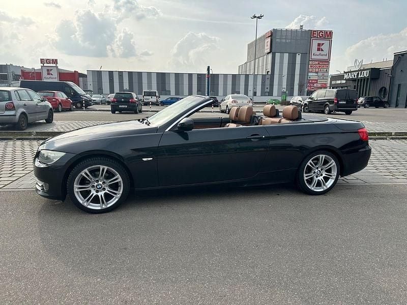 Gebraucht BMW 320 Cabriolet 170 PS (125 kW) 2010 Schwarz Cabrio