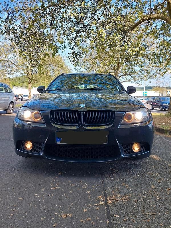 Gebraucht BMW 320 184 PS (135 kW) 2010 Schwarz Kombi