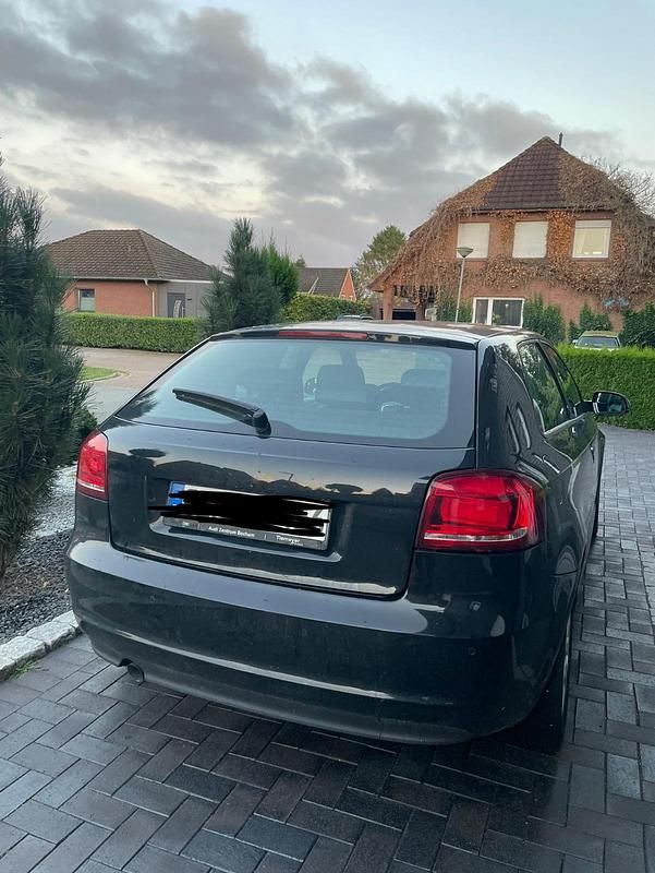 Schwarz Gebraucht 2011 Audi A3 Kombi | 3.300 € - Bild 1/4
