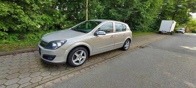 Silber Gebraucht 2006 Opel Astra Kleinwagen | 3.000 € (Etwas zu teuer) - Bild 1/4
