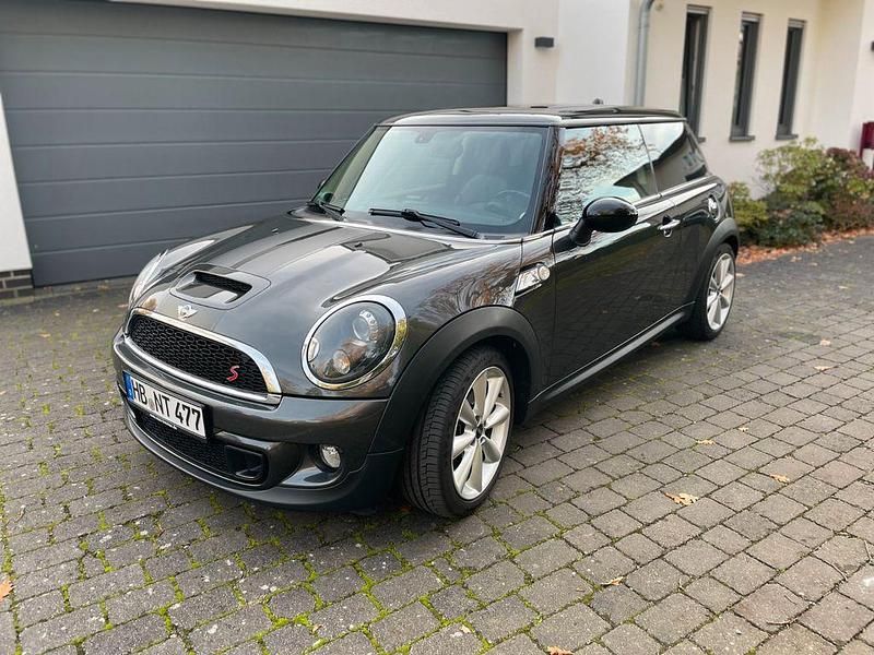 Grau Gebraucht 2011 Mini John Cooper Works Kleinwagen | 8.100 € (Superpreis) - Bild 1/4