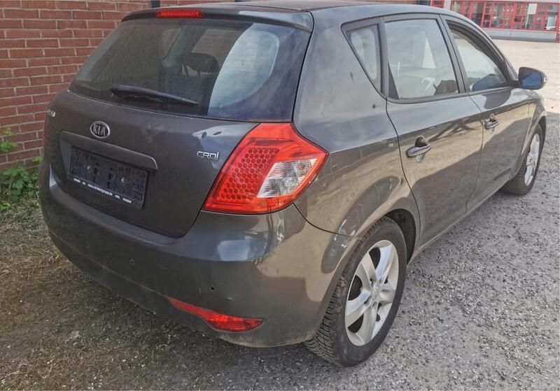 Grau Gebraucht 2010 Kia Ceed 2 Limousine | 2.200 € (Superpreis) - Bild 1/4