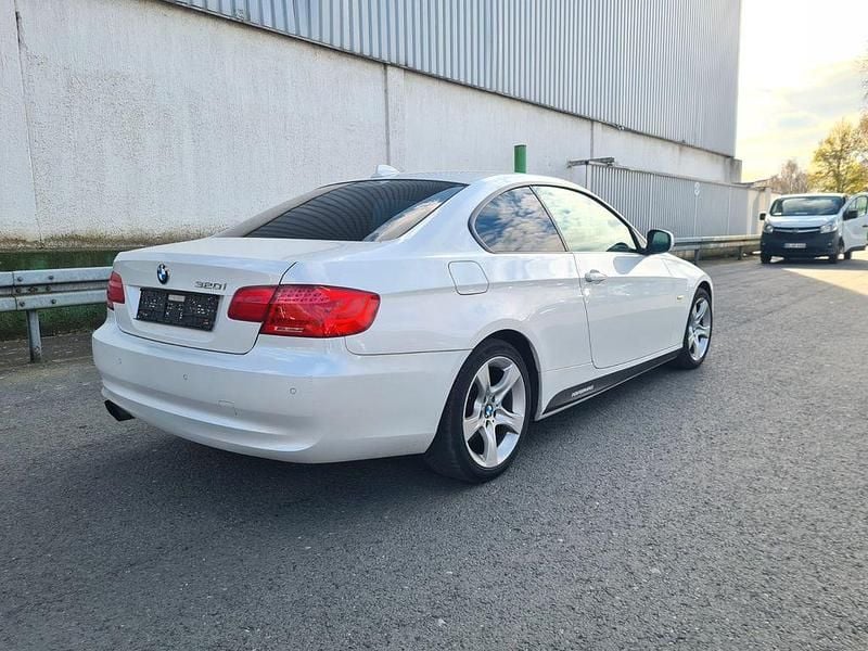 Gebraucht BMW 320 Performance 170 PS (125 kW) 2010 Weiß Coupé