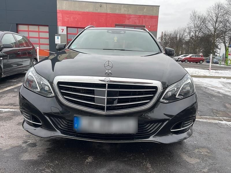 Gebraucht Mercedes E250 Avantgarde 204 PS (150 kW) 2014 Schwarz Kombi