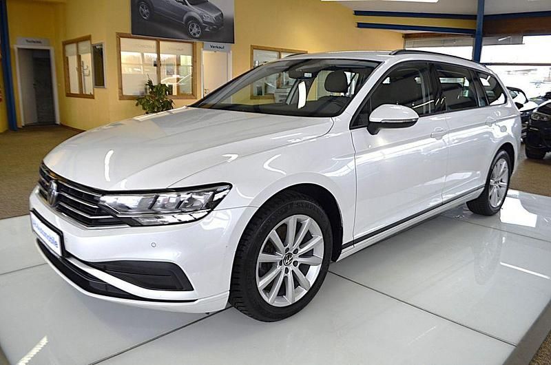 Gebraucht VW Passat Basis 150 PS (110 kW) 2022 Weiß Kombi