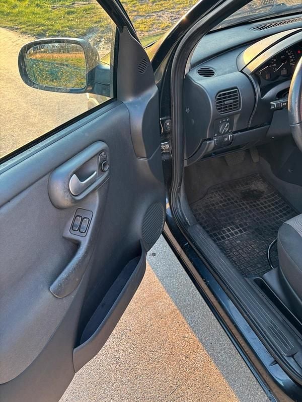 Usata Opel Corsa 75 CV (55 kW) 2004 Nero Utilitaria