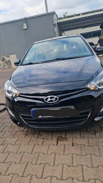 Schwarz Gebraucht 2014 Hyundai i20 Style Kleinwagen | 10.000 € (Guter Preis) - Bild 1/4