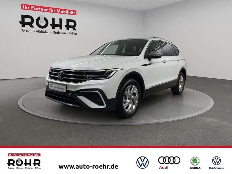 Pure white Gebraucht 2024 VW Tiguan Allspace Life SUV | 33.840 € (Superpreis) - Bild 1/4