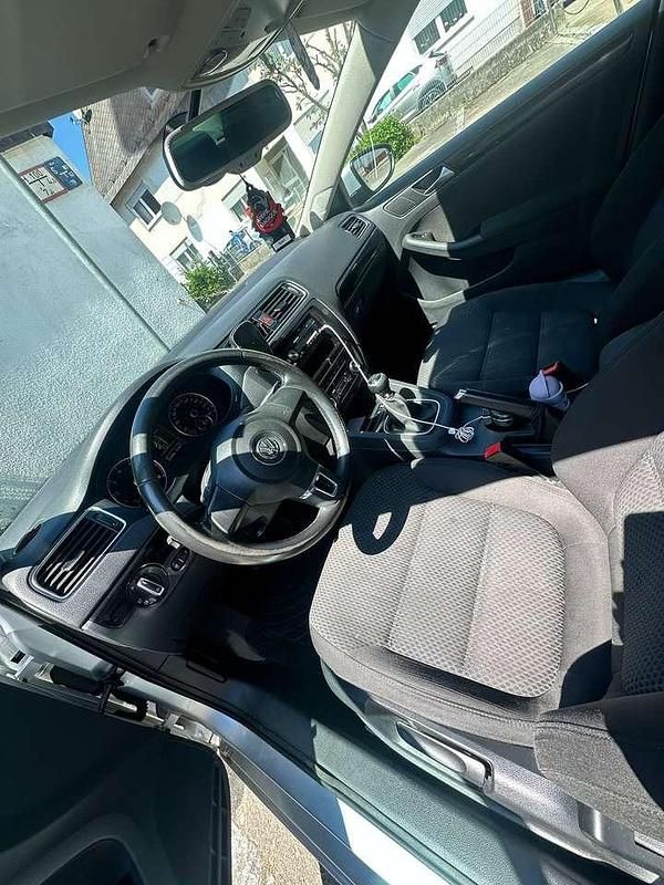 Gebraucht 2011 VW Jetta Trendline Limousine | 3.600 € (Fairer Preis) - Bild 1/4
