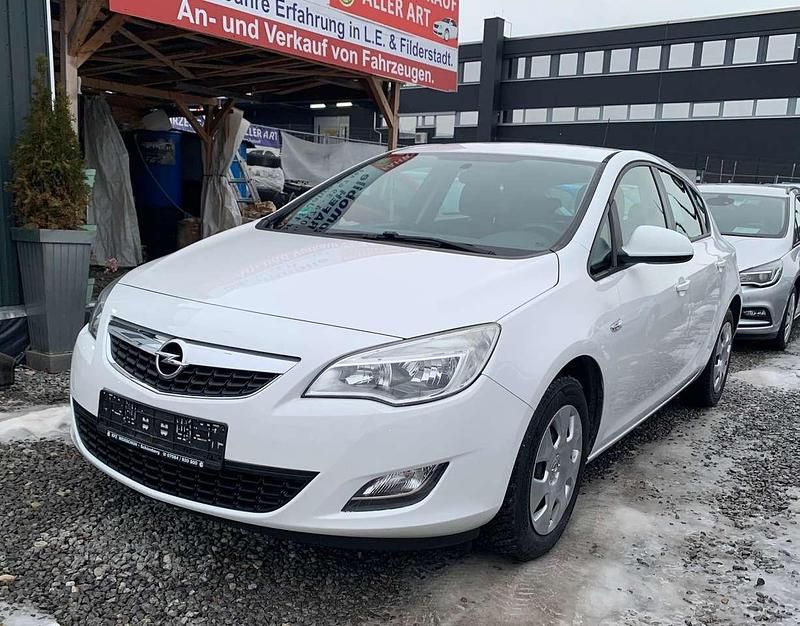 Gebraucht Opel Astra Sport 101 PS (74 kW) 2011 Weiß Limousine