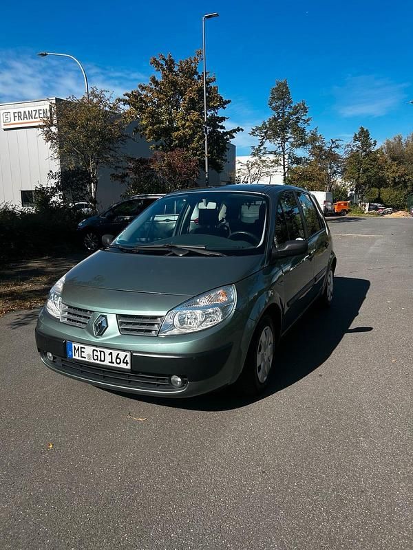 Grün Gebraucht 2004 Renault Scénic II Van / Kleinbus | 4.200 € (Etwas zu teuer) - Bild 1/4