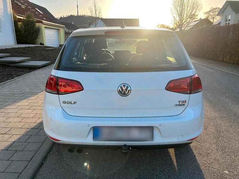 Gebraucht VW Golf VII 125 PS (91 kW) 2017 Weiß Limousine