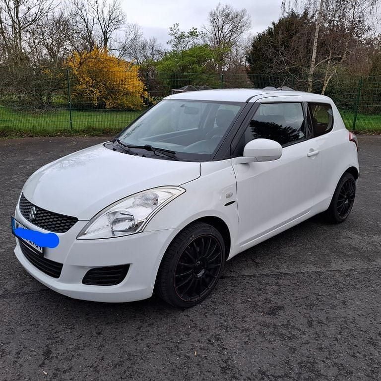 Begagnad Suzuki Swift 92 HK (67 kW) 2011 Vit Halvkombi