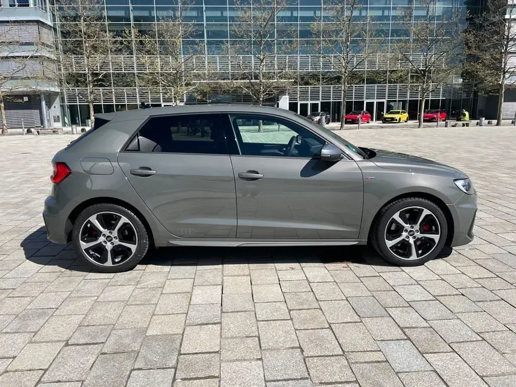 Gebraucht Audi A1 S-Line 207 PS (152 kW) 2025 Grau SUV