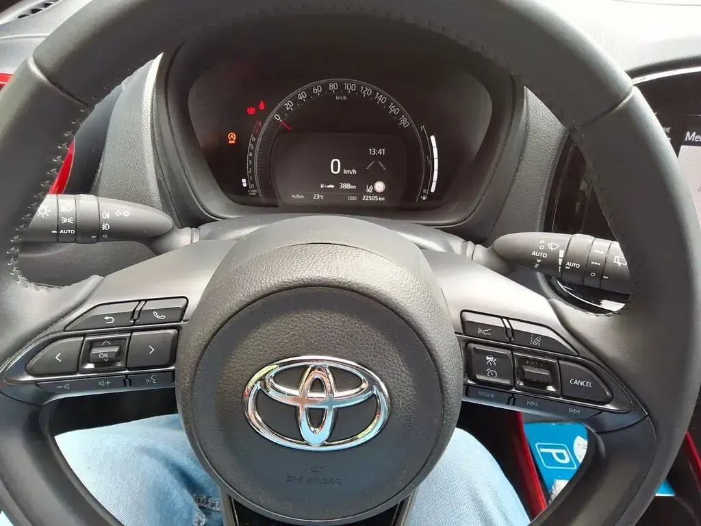 Gebraucht Toyota Aygo X Pulse 72 PS (52 kW) 2022 Rot SUV
