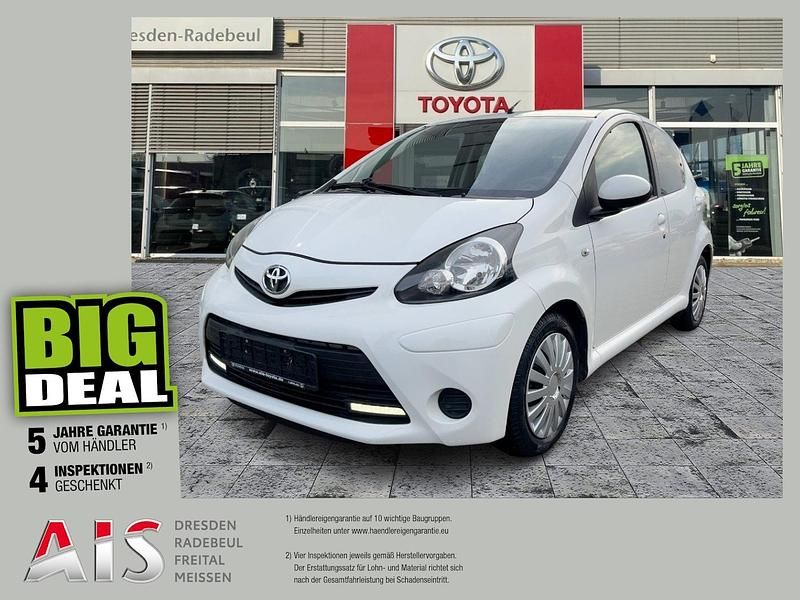 Cool white Gebraucht 2014 Toyota Aygo Connect Style Kleinwagen | 4.890 € (Fairer Preis) - Bild 1/3