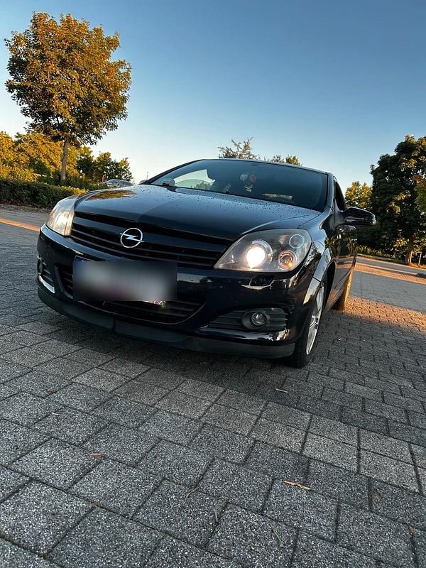 Schwarz Gebraucht 2005 Opel Astra GTC Coupé | 699 € (Fairer Preis) - Bild 1/4