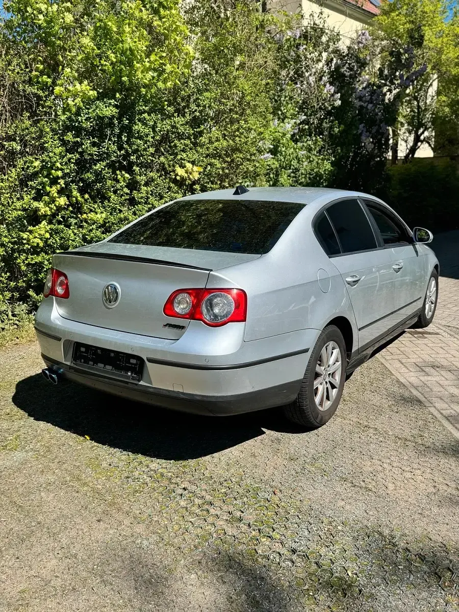 Gebraucht VW Passat 140 PS (102 kW) 2009 Grau Limousine