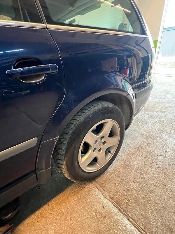 Usata VW Passat 131 CV (96 kW) 2003 Blu Station wagon