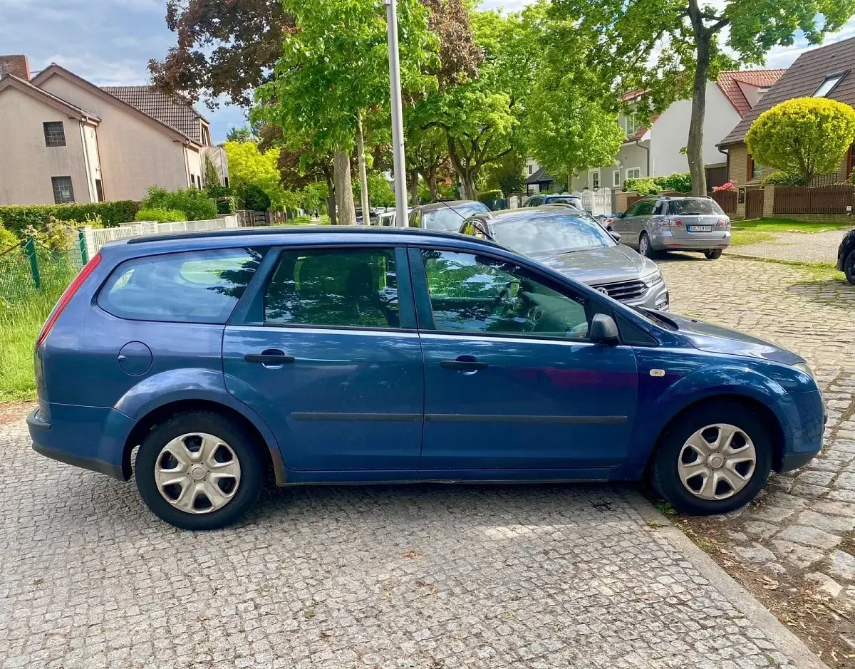 Gebraucht Ford Focus 100 PS (73 kW) 2006 Blau Kombi
