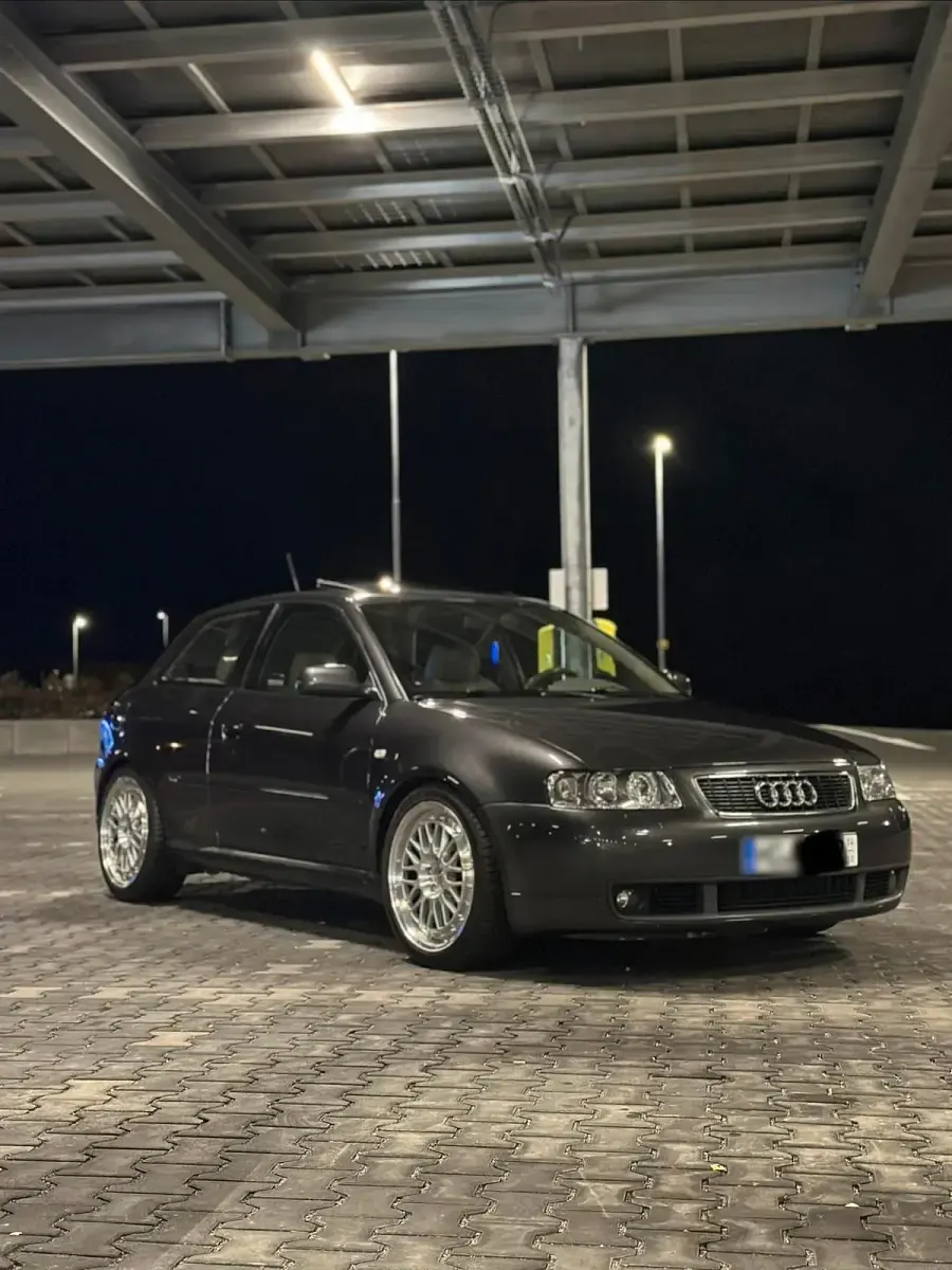 Gebraucht Audi A3 Design 210 PS (154 kW) 2026 Grau Kleinwagen
