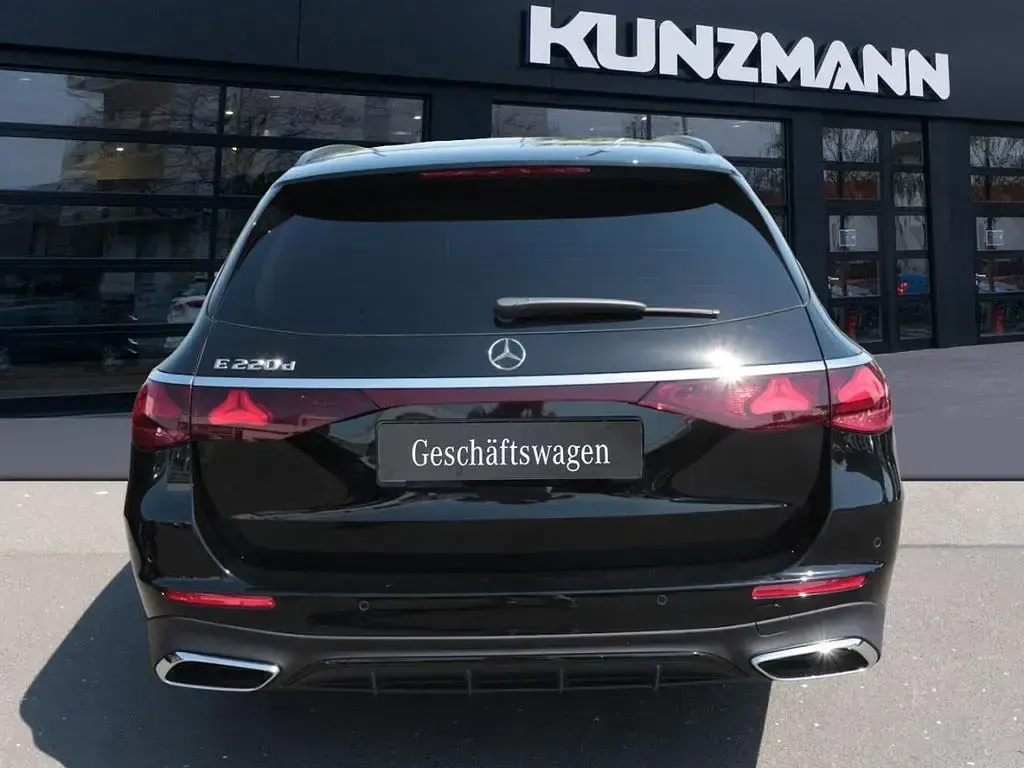 Gebraucht Mercedes E220 AMG 197 PS (144 kW) 2026 Unilack schwarz uni Kombi